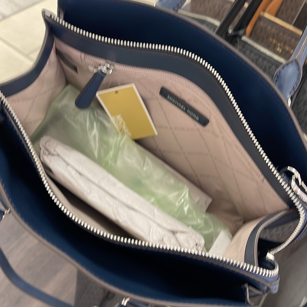 MICHAEL KORS Sheila Medium Ombré Signature Logo CZ Satchel Crossbody 
Navy 
NWT - Picture 13 of 16